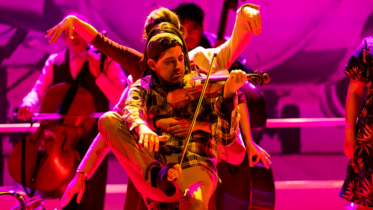 Bon Voyage en Teatro Bretón