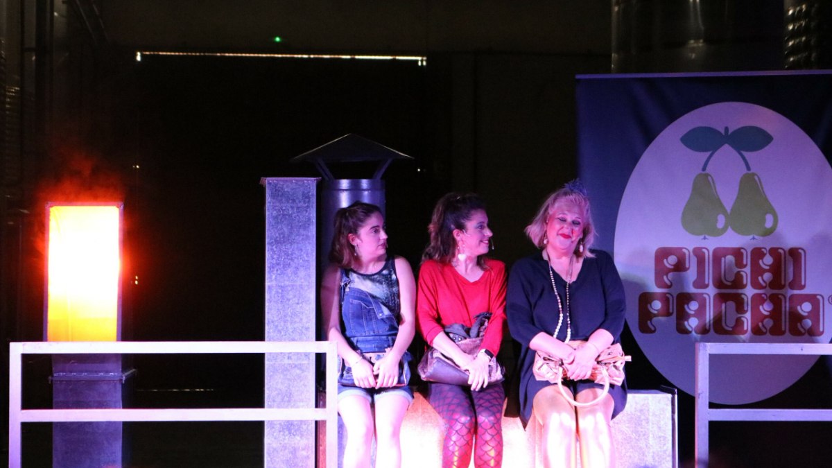 con fajas y a lo loco sala negra