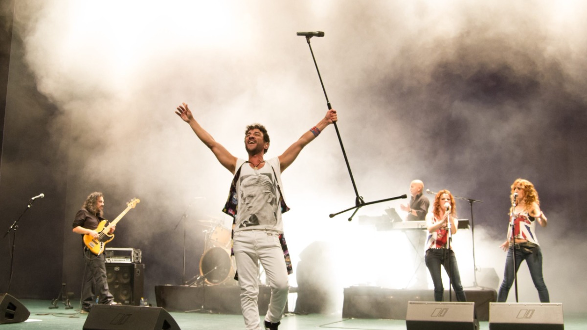 escenario vivo voces de queen momo canas